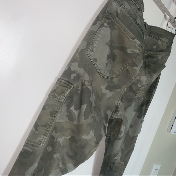 Camp Pants 💚 - Picture 2 of 5